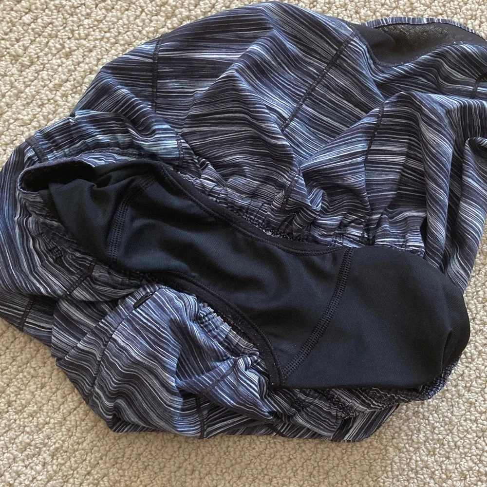 LULULEMON Hotty Hot Shorts Low Rise 4” Black White Soft Size 6 Low Rise EUC
